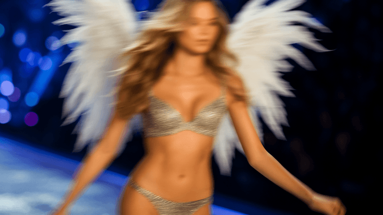 Gigi Hadid’s 2016 Victoria’s Secret Fashion Show Look: A Milestone in Supermodel Evolution