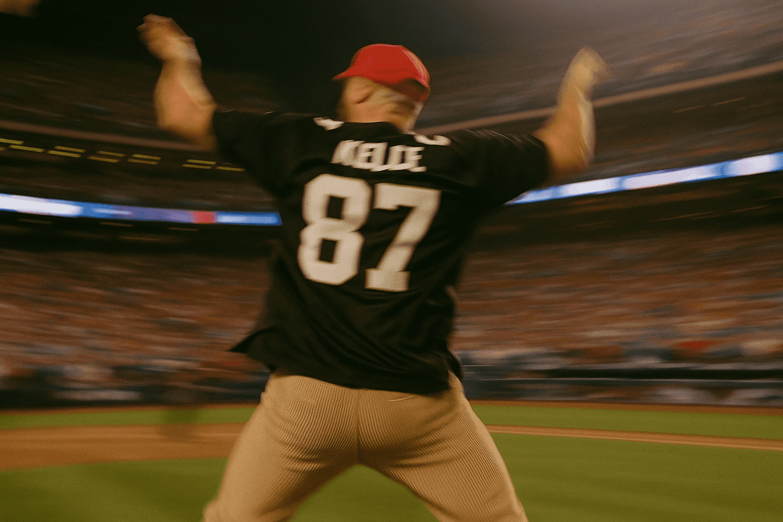 Travis Kelce Dances to Taylor Swift’s “Shake It Off” at the World Series