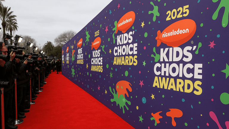 Taylor Swift and Travis Kelce’s Red Carpet Debut at 2025 Kids’ Choice Awards