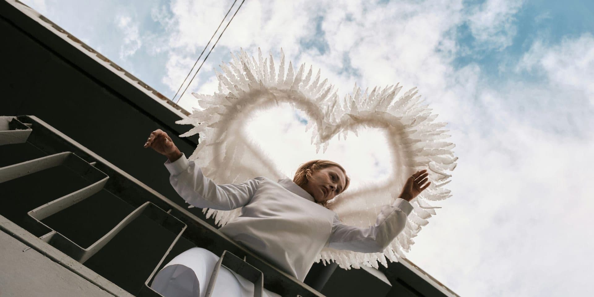 Sabrina Carpenter’s “Manchild” Debuts at No. 1 on Billboard Hot 100, Marking a Defining Career Milestone