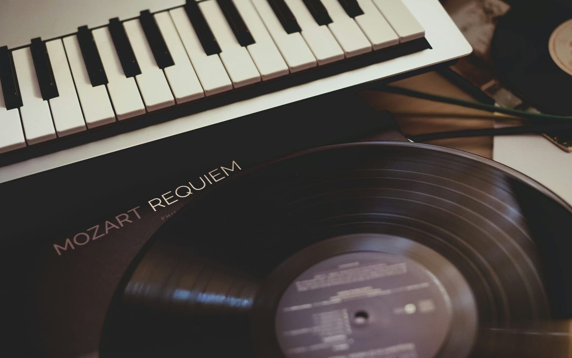 Rising Star Oliver Reed Makes Waves with Bold Album Release