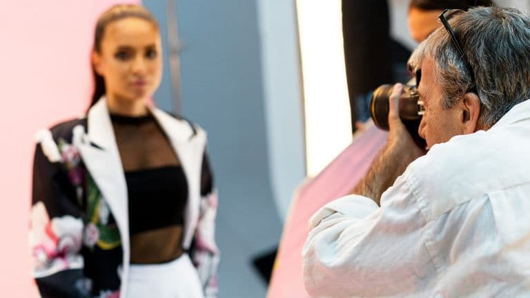 Celebrity-Backed Fashion Trends Drive Preppy Revival – Powder Pink & ’80s Tailoring Lead in Late 2025