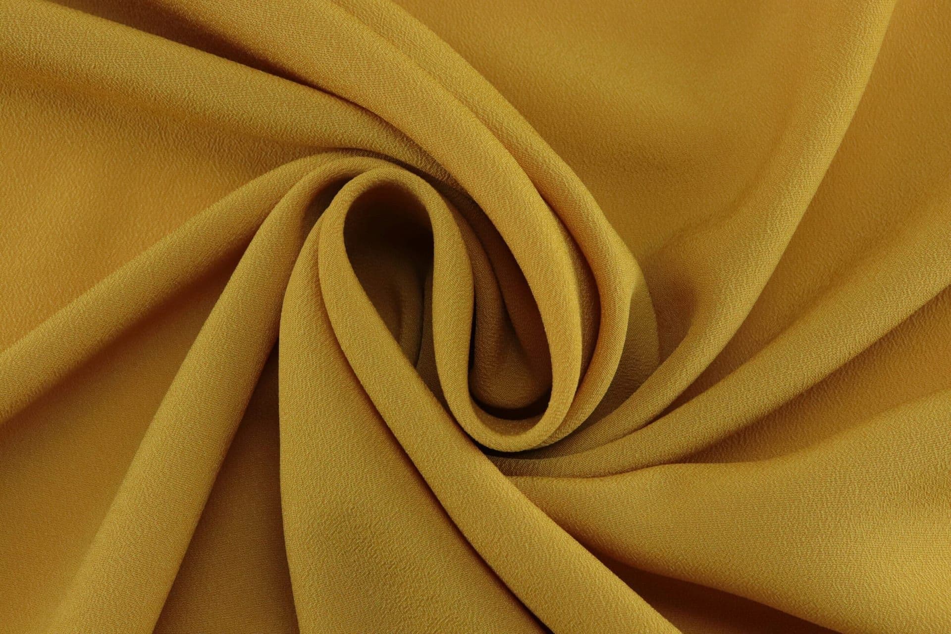 Rihanna’s Iconic Yellow Gown at the 2018 Met Gala: A Fashion Masterpiece