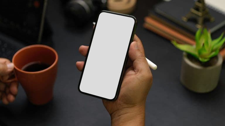 Samsung Hijacks Apple’s iPhone 17 Launch with Viral #iCant Campaign