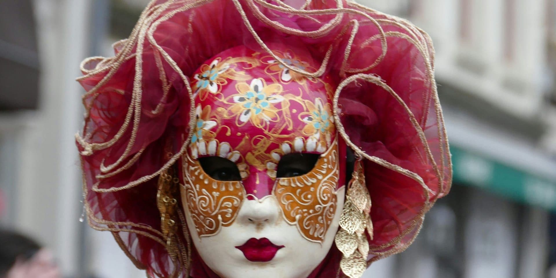 Viral Beauty Looks: Couture Masks, Nail Art & Cover‑Star Transformations