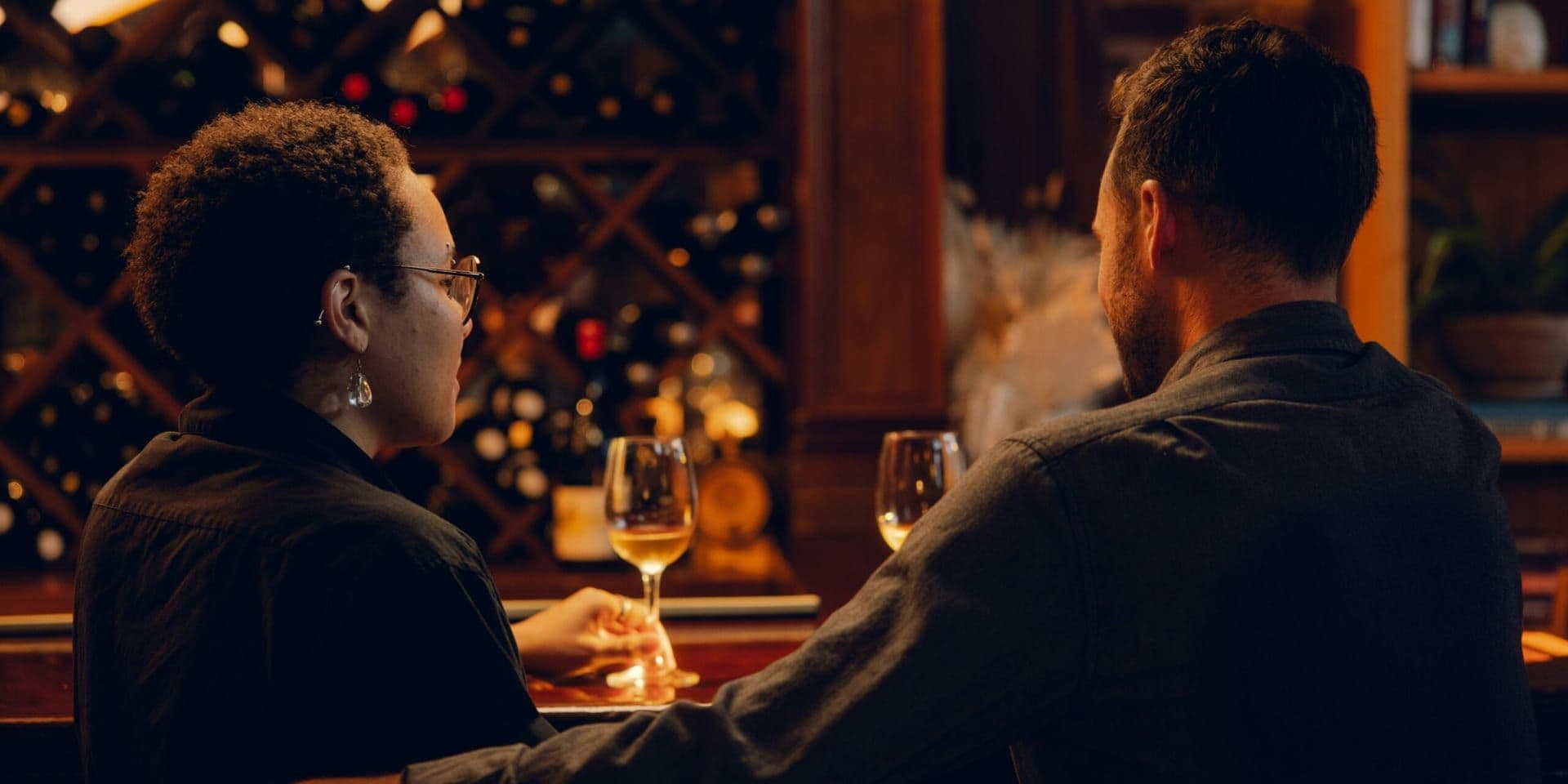 Modern Dating Dark Comedy ‘Oh, Hi!’ Earns 3/4 Stars in AP Review