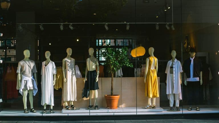 “Summer 2025 Fashion Trends: A Fusion of Regional Styles and Sustainable Choices”