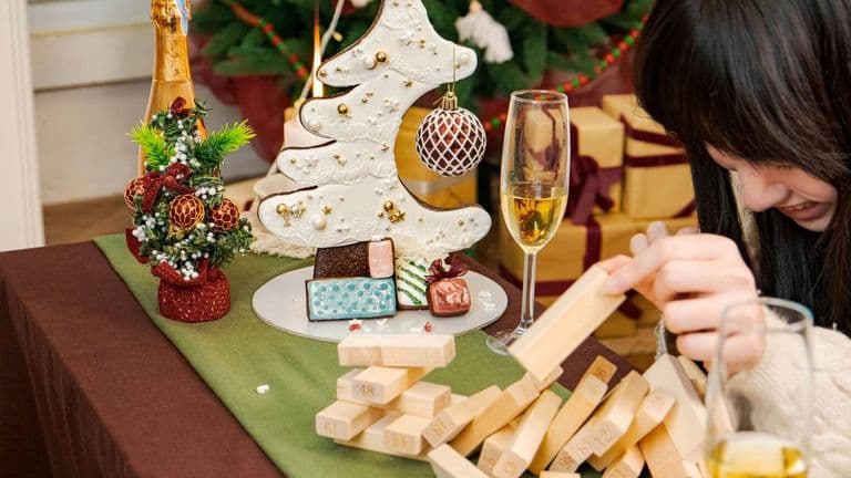 Holiday-Themed Celebrity Baking Special Debuts November 3 on The Roku Channel