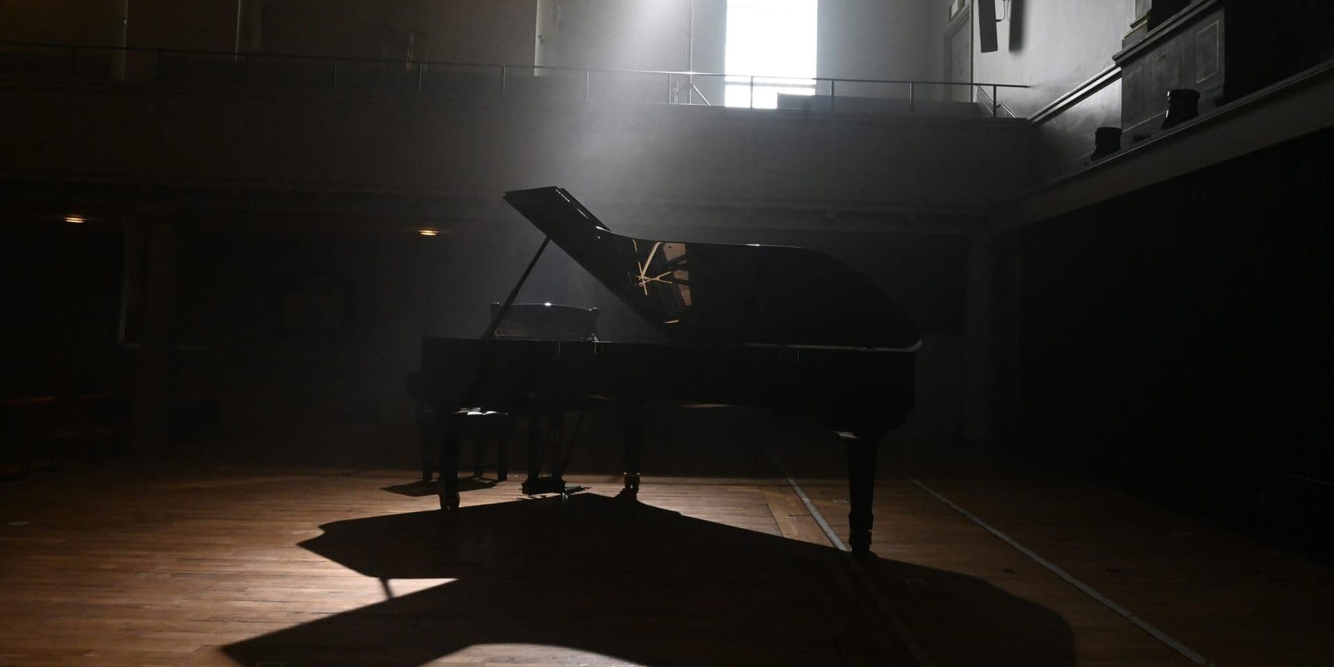 Billy Joel Halts Tour Due to Brain Disorder; Christie Brinkley and Family Offer Support