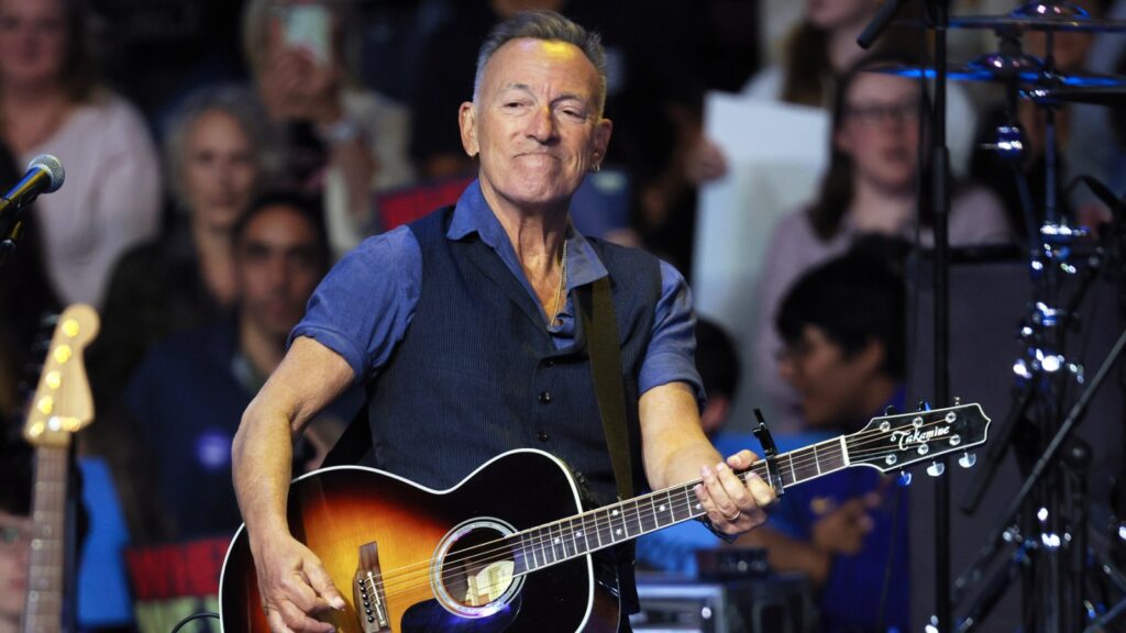 Bruce springsteen critiques donald trump as incompetent during 2025 tour